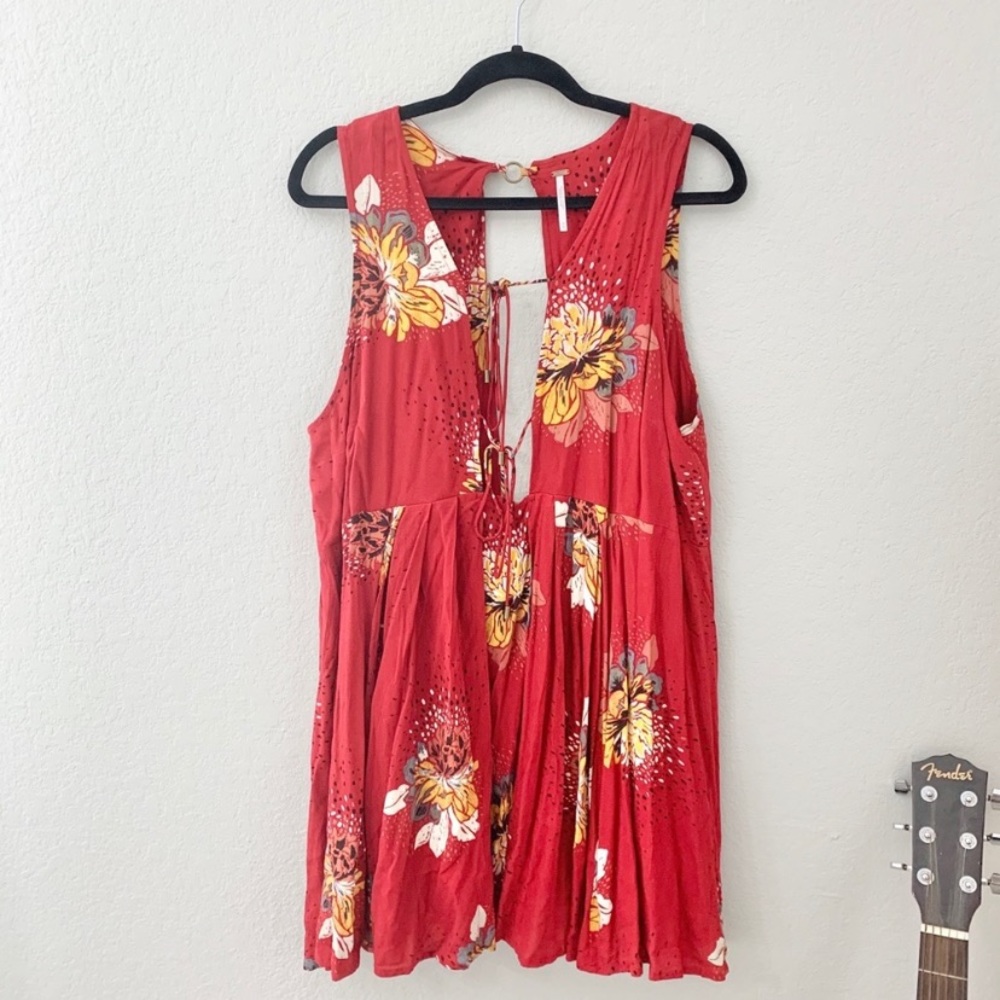 Free People | Red Floral Key Hole Tank Top